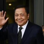 Prabowo Cium Bendera Merah Putih di Istana Merdeka